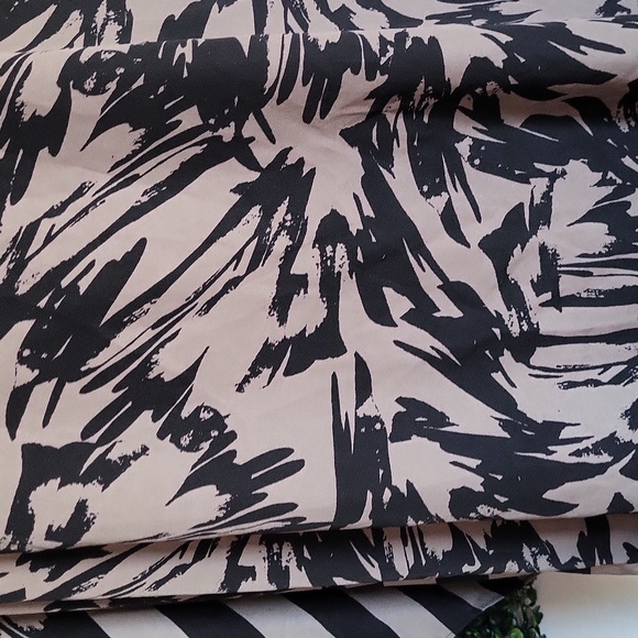 Vince Camuto Black and Brown Patterned Top - Picture 4 of 5